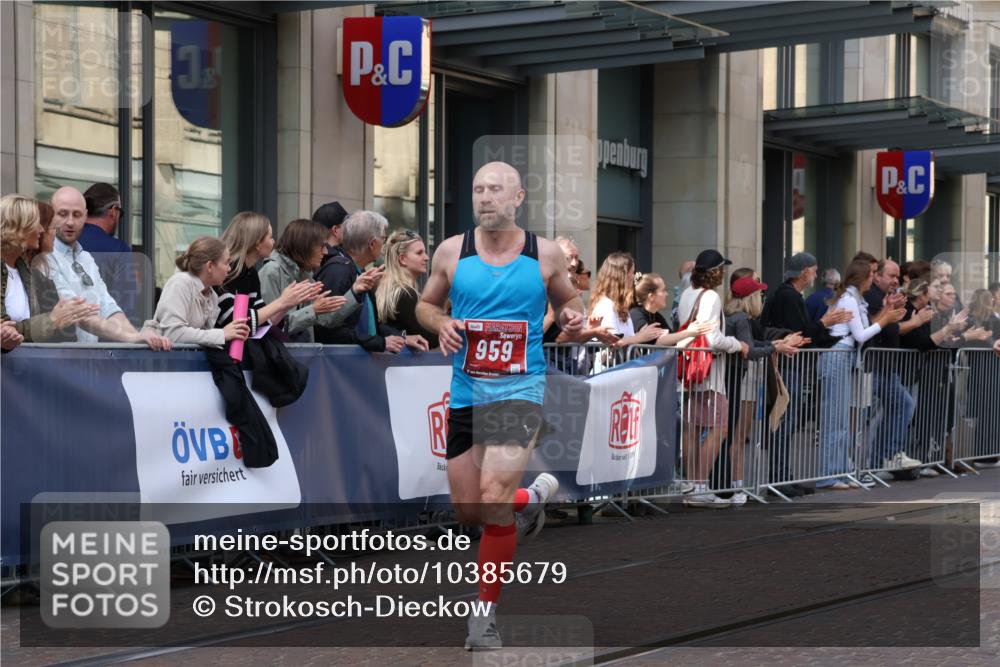 13.09.2026 - 21. swb-Marathon Bremen Strokosch-Dieckow http://msf.ph/oto/10385679 13.09.2026 12:52:32 Ziel 417, 553, 2100, 7244, 8077, 8729, 9522, 525, 959, 1357, 1507, 7768 meine-sportfotos.de