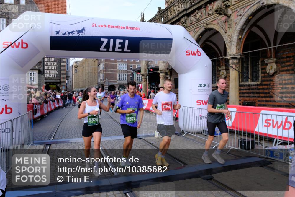 13.09.2026 - 21. swb-Marathon Bremen Tim E. http://msf.ph/oto/10385682 13.09.2026 13:23:42 Ziel 672, 2306, 2371, 2409, 2427, 2899, 3078, 3173, 3531, 3861, 3939, 5820, 5821, 6848, 6923, 8045, 8560, 8863, 9088, 9196, 9436, 9827, 10127 meine-sportfotos.de