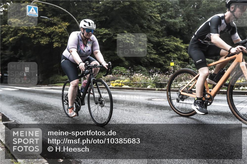 13.09.2026 - Stadtparktriathlon H.Heesch http://msf.ph/oto/10385683 13.09.2026 13:19:02 Radfahren 1212, 1237, 1243, 1438, 1442 meine-sportfotos.de