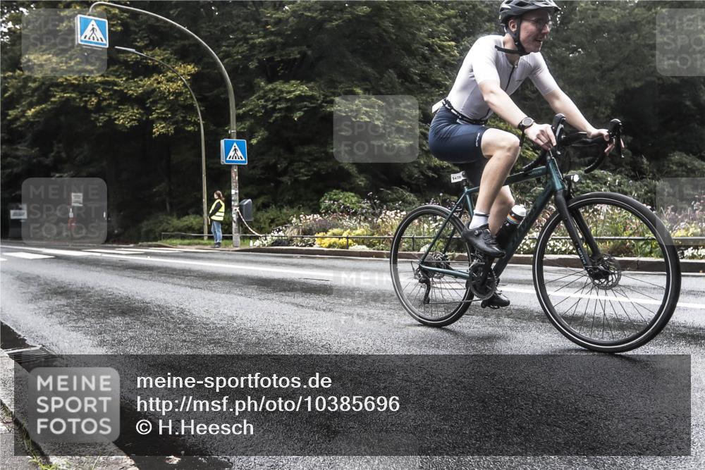 13.09.2026 - Stadtparktriathlon H.Heesch http://msf.ph/oto/10385696 13.09.2026 13:19:20 Radfahren 1439 meine-sportfotos.de