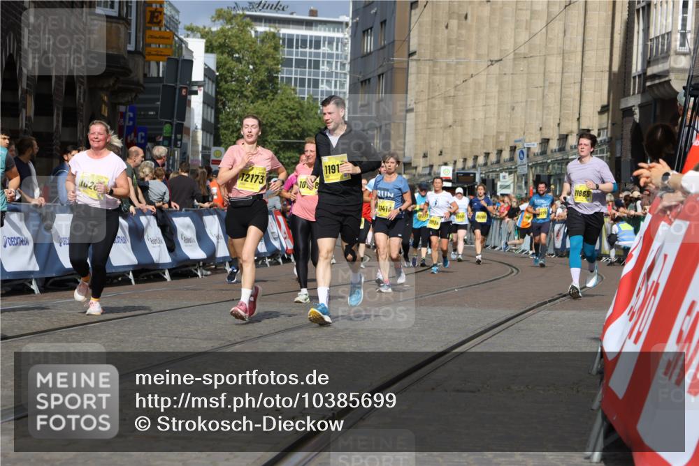13.09.2026 - 21. swb-Marathon Bremen Strokosch-Dieckow http://msf.ph/oto/10385699 13.09.2026 11:07:28 Ziel 10156, 10360, 11100, 11246, 11257, 11393, 11439, 11600, 11684, 11696, 11759, 11822, 11823, 12255, 10138, 10279, 10280, 10363, 10364, 10501, 10505, 10580, 10595, 10907, 10935, 11037, 11223, 11643, 11899, 11924, 11934, 12167, 12168, 12194, 12277, 12307, 12419, 12509 meine-sportfotos.de