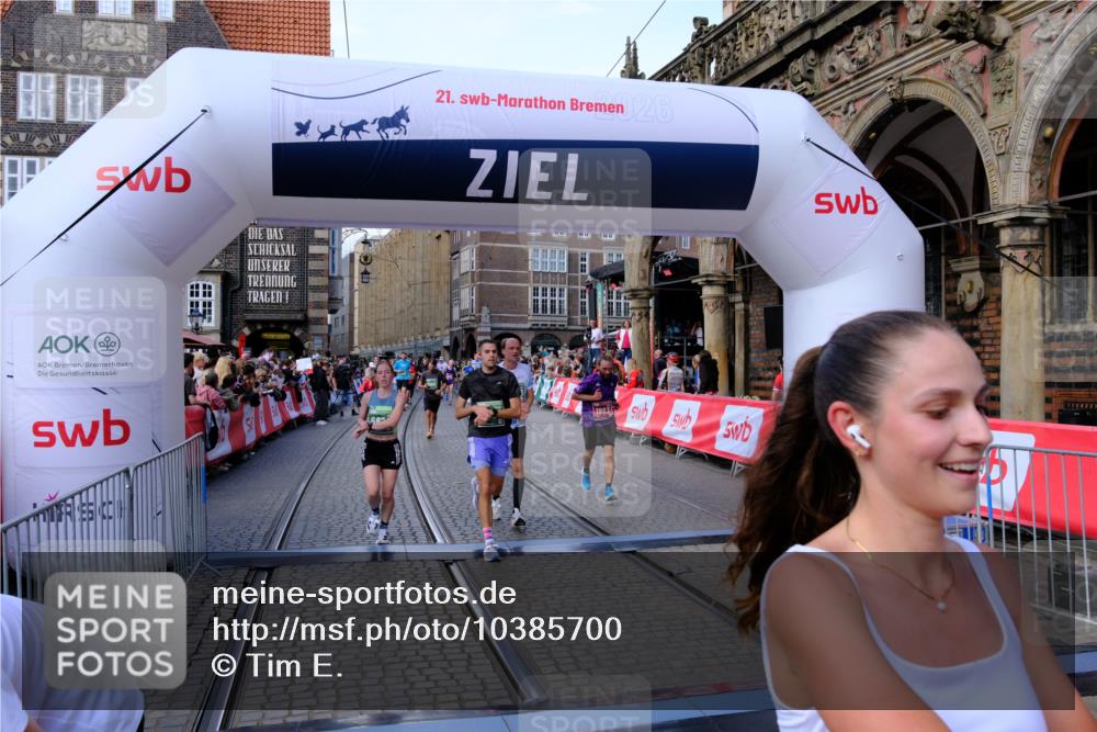 13.09.2026 - 21. swb-Marathon Bremen Tim E. http://msf.ph/oto/10385700 13.09.2026 13:23:44 Ziel 135, 672, 2371, 2409, 2427, 2490, 2627, 2899, 3078, 3138, 3173, 3531, 3856, 3861, 3939, 5820, 5821, 6843, 6848, 6923, 8045, 8560, 8863, 9088, 9196, 9436, 10127 meine-sportfotos.de