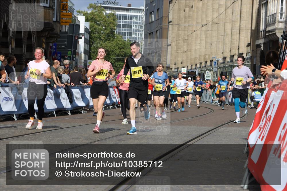 13.09.2026 - 21. swb-Marathon Bremen Strokosch-Dieckow http://msf.ph/oto/10385712 13.09.2026 11:07:28 Ziel 10156, 10360, 11100, 11246, 11257, 11393, 11439, 11600, 11684, 11696, 11759, 11822, 11823, 12255, 10138, 10279, 10280, 10363, 10364, 10501, 10505, 10580, 10595, 10907, 10935, 11037, 11223, 11643, 11899, 11924, 11934, 12167, 12168, 12194, 12277, 12307, 12419, 12509 meine-sportfotos.de