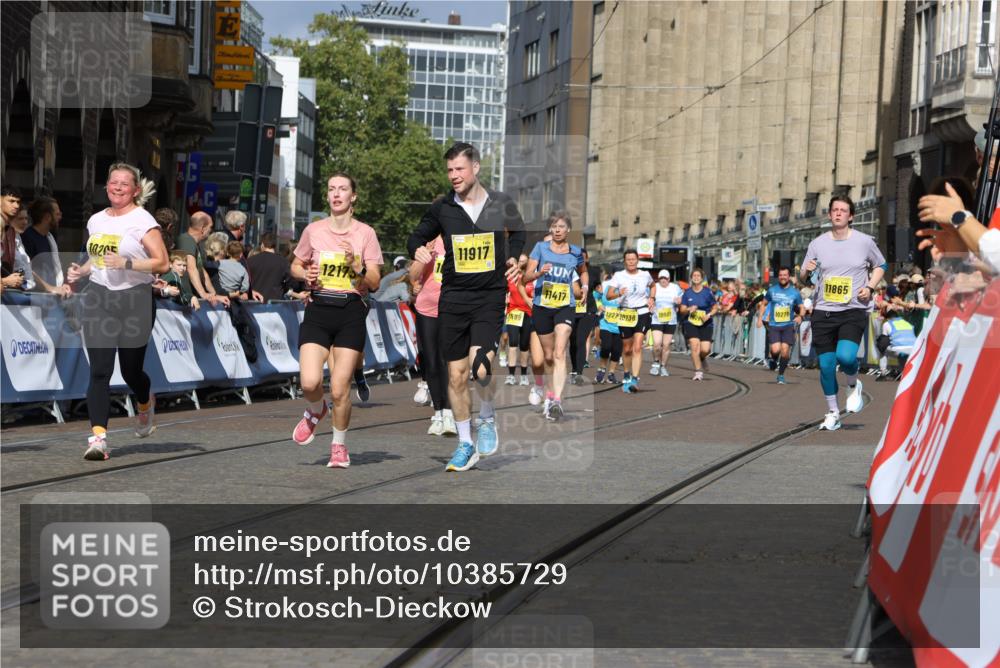 13.09.2026 - 21. swb-Marathon Bremen Strokosch-Dieckow http://msf.ph/oto/10385729 13.09.2026 11:07:28 Ziel 10156, 10360, 11100, 11246, 11257, 11393, 11439, 11600, 11684, 11696, 11759, 11822, 11823, 12255, 10138, 10279, 10280, 10363, 10364, 10501, 10505, 10580, 10595, 10907, 10935, 11037, 11223, 11643, 11899, 11924, 11934, 12167, 12168, 12194, 12277, 12307, 12419, 12509 meine-sportfotos.de