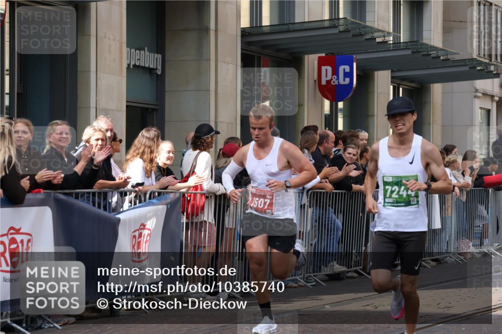 13.09.2026 - 21. swb-Marathon Bremen Strokosch-Dieckow http://msf.ph/oto/10385740 13.09.2026 12:52:34 Ziel 417, 553, 2100, 7244, 8077, 8729, 9522, 525, 959, 1357, 1507, 7768 meine-sportfotos.de