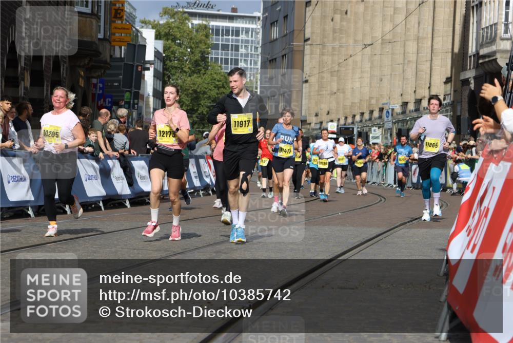 13.09.2026 - 21. swb-Marathon Bremen Strokosch-Dieckow http://msf.ph/oto/10385742 13.09.2026 11:07:28 Ziel 10156, 10360, 11100, 11246, 11257, 11393, 11439, 11600, 11684, 11696, 11759, 11822, 11823, 12255, 10138, 10279, 10280, 10363, 10364, 10501, 10505, 10580, 10595, 10907, 10935, 11037, 11223, 11643, 11899, 11924, 11934, 12167, 12168, 12194, 12277, 12307, 12419, 12509 meine-sportfotos.de
