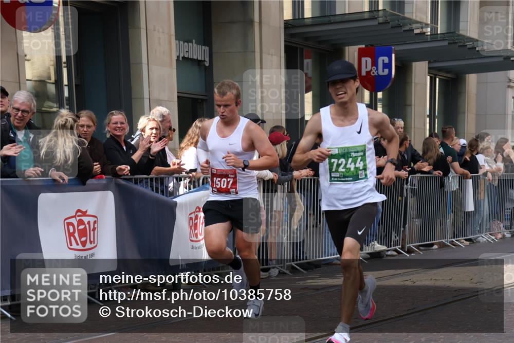 13.09.2026 - 21. swb-Marathon Bremen Strokosch-Dieckow http://msf.ph/oto/10385758 13.09.2026 12:52:35 Ziel 417, 553, 2100, 7244, 8077, 8729, 9522, 525, 959, 1357, 1507, 7768 meine-sportfotos.de