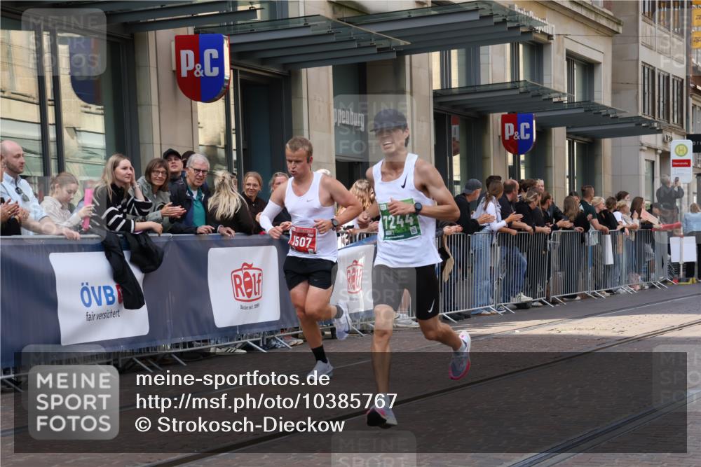 13.09.2026 - 21. swb-Marathon Bremen Strokosch-Dieckow http://msf.ph/oto/10385767 13.09.2026 12:52:35 Ziel 417, 553, 2100, 7244, 8077, 8729, 9522, 525, 959, 1357, 1507, 7768 meine-sportfotos.de
