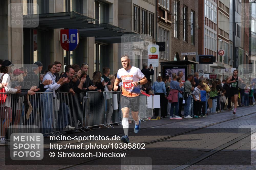 13.09.2026 - 21. swb-Marathon Bremen Strokosch-Dieckow http://msf.ph/oto/10385802 13.09.2026 12:52:41 Ziel 417, 553, 2100, 7244, 7650, 8077, 9522, 525, 553, 1507, 7768, 8729 meine-sportfotos.de