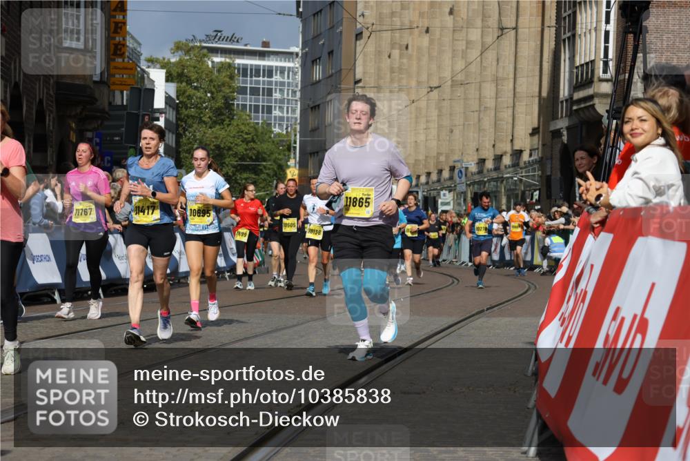13.09.2026 - 21. swb-Marathon Bremen Strokosch-Dieckow http://msf.ph/oto/10385838 13.09.2026 11:07:32 Ziel 10156, 10205, 10360, 10488, 11100, 11123, 11246, 11393, 11439, 11600, 11684, 11696, 11759, 11822, 11823, 11917, 12020, 12173, 12255, 12266, 12536, 10279, 10280, 10363, 10364, 10505, 10580, 10595, 10661, 10830, 10871, 10907, 10935, 11037, 11223, 11515, 11643, 11899, 11924, 11934, 12097, 12167, 12168, 12194, 12307, 12419, 12509 meine-sportfotos.de