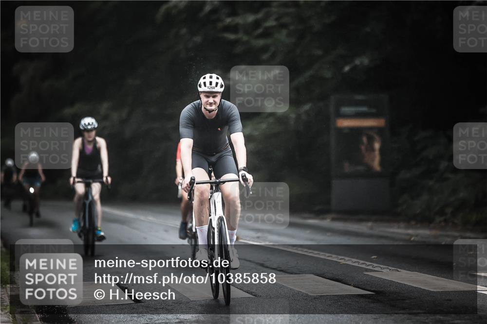 13.09.2026 - Stadtparktriathlon H.Heesch http://msf.ph/oto/10385858 13.09.2026 12:39:45 Radfahren 1118, 1127, 1151, 1263, 1268, 1272 meine-sportfotos.de