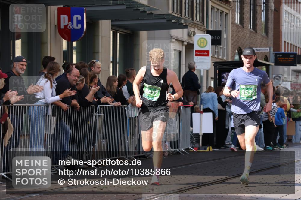 13.09.2026 - 21. swb-Marathon Bremen Strokosch-Dieckow http://msf.ph/oto/10385866 13.09.2026 12:52:46 Ziel 417, 2585, 7650, 8077, 9522, 525, 553, 2100, 7244, 7768, 8729 meine-sportfotos.de