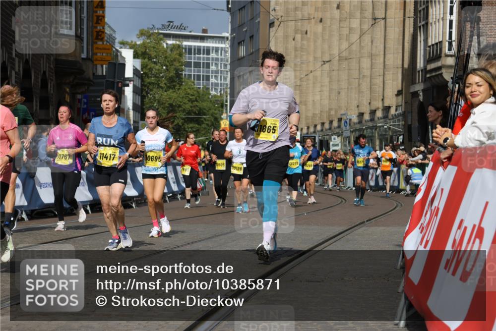13.09.2026 - 21. swb-Marathon Bremen Strokosch-Dieckow http://msf.ph/oto/10385871 13.09.2026 11:07:32 Ziel 10156, 10205, 10360, 10488, 11100, 11123, 11246, 11393, 11439, 11600, 11684, 11696, 11759, 11822, 11823, 11917, 12020, 12173, 12255, 12266, 12536, 10279, 10280, 10363, 10364, 10505, 10580, 10595, 10661, 10830, 10871, 10907, 10935, 11037, 11223, 11515, 11643, 11899, 11924, 11934, 12097, 12167, 12168, 12194, 12307, 12419, 12509 meine-sportfotos.de