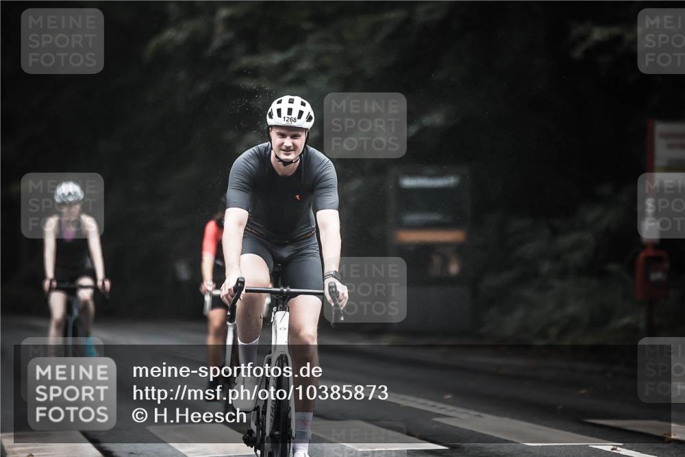13.09.2026 - Stadtparktriathlon H.Heesch http://msf.ph/oto/10385873 13.09.2026 12:39:45 Radfahren 1118, 1127, 1151, 1263, 1268, 1272 meine-sportfotos.de