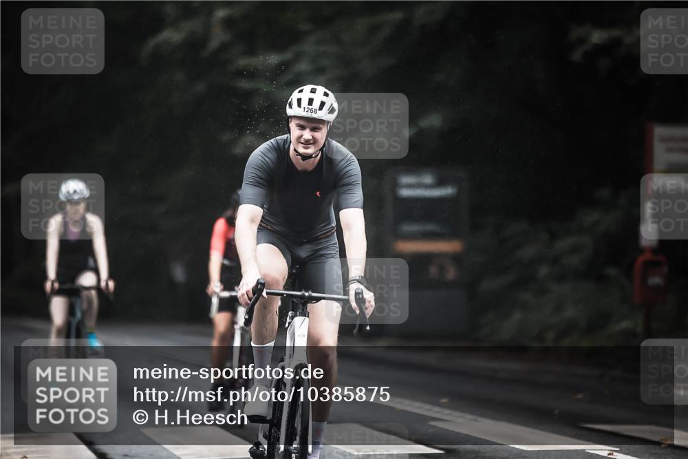 13.09.2026 - Stadtparktriathlon H.Heesch http://msf.ph/oto/10385875 13.09.2026 12:39:46 Radfahren 1118, 1127, 1151, 1263, 1268, 1272 meine-sportfotos.de