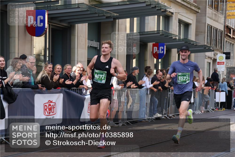 13.09.2026 - 21. swb-Marathon Bremen Strokosch-Dieckow http://msf.ph/oto/10385898 13.09.2026 12:52:47 Ziel 417, 2585, 2670, 7650, 8077, 8081, 9522, 525, 553, 2100, 7244, 7768, 8729 meine-sportfotos.de