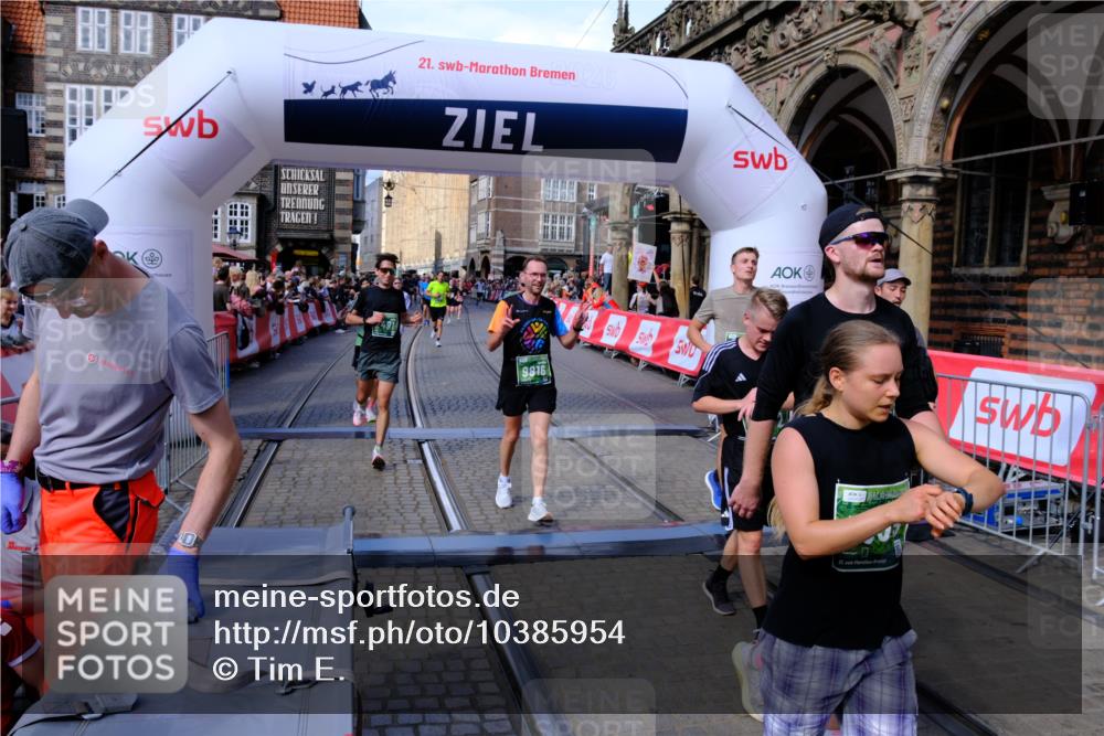 13.09.2026 - 21. swb-Marathon Bremen Tim E. http://msf.ph/oto/10385954 13.09.2026 13:24:36 Ziel 776, 909, 1199, 1250, 2295, 2491, 4000, 4559, 5012, 5208, 5481, 5668, 5669, 5928, 5929, 6105, 7059, 7069, 7081, 7156, 8082, 8415, 8784, 9087, 9573, 9916 meine-sportfotos.de