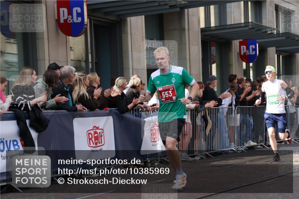 13.09.2026 - 21. swb-Marathon Bremen Strokosch-Dieckow http://msf.ph/oto/10385969 13.09.2026 12:52:56 Ziel 2585, 2670, 7650, 8081, 417, 553, 2100, 7244, 8077, 8729, 9522 meine-sportfotos.de