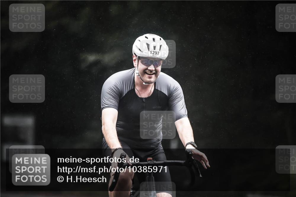 13.09.2026 - Stadtparktriathlon H.Heesch http://msf.ph/oto/10385971 13.09.2026 12:39:55 Radfahren 1069, 1151, 1297 meine-sportfotos.de