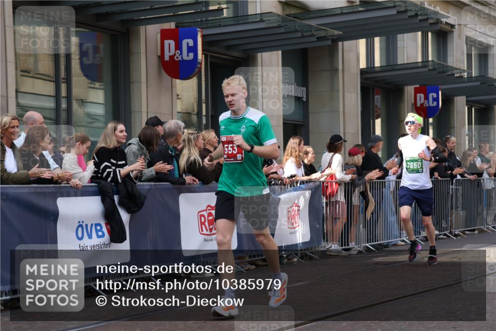 13.09.2026 - 21. swb-Marathon Bremen Strokosch-Dieckow http://msf.ph/oto/10385979 13.09.2026 12:52:56 Ziel 2585, 2670, 7650, 8081, 417, 553, 2100, 7244, 8077, 8729, 9522 meine-sportfotos.de