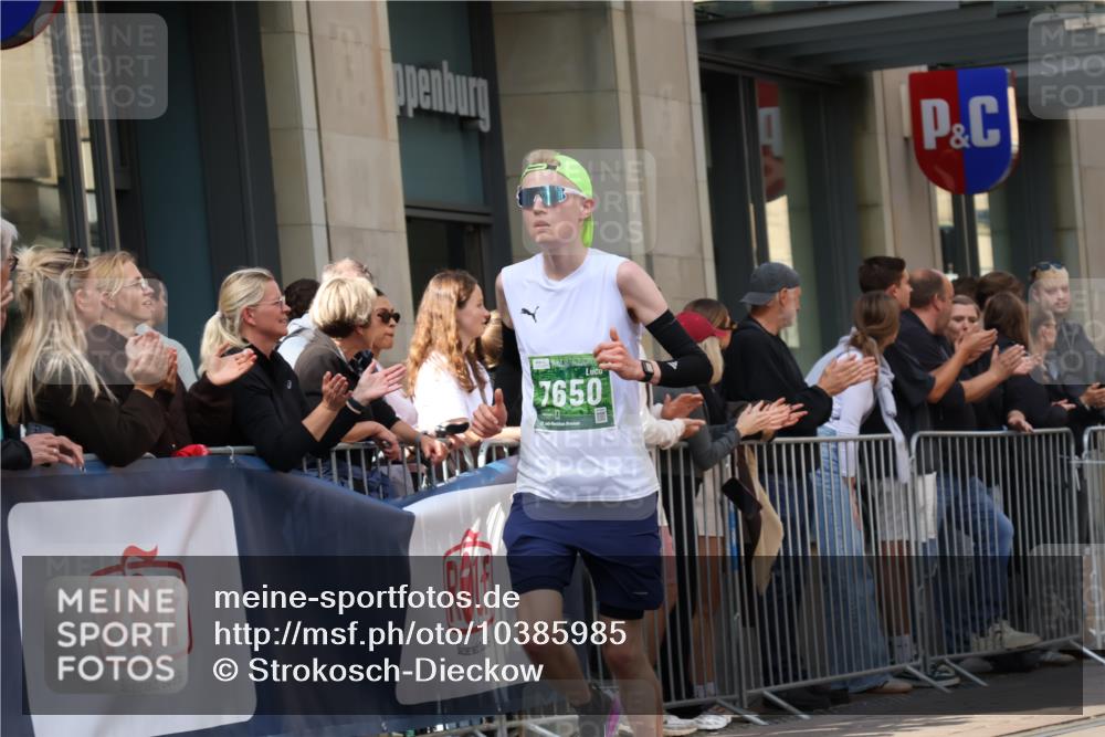 13.09.2026 - 21. swb-Marathon Bremen Strokosch-Dieckow http://msf.ph/oto/10385985 13.09.2026 12:52:57 Ziel 2585, 2670, 7650, 8081, 417, 553, 2100, 7244, 8077, 8729, 9522 meine-sportfotos.de
