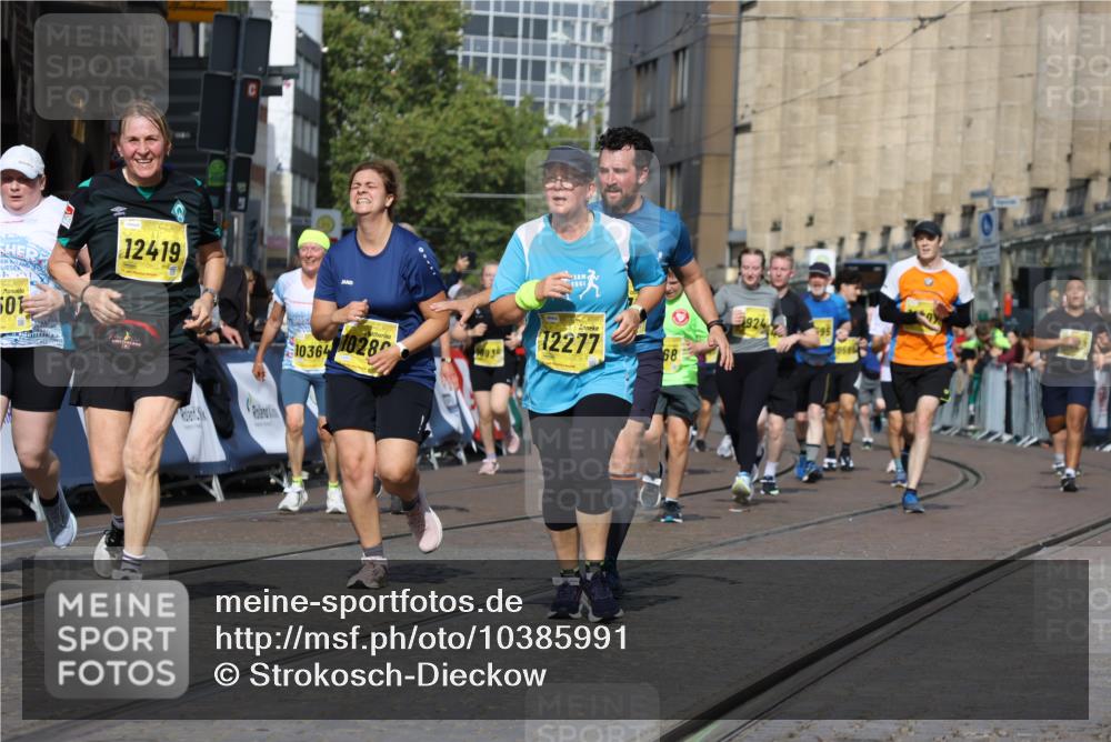 13.09.2026 - 21. swb-Marathon Bremen Strokosch-Dieckow http://msf.ph/oto/10385991 13.09.2026 11:07:39 Ziel 10205, 10488, 10695, 10748, 11100, 11123, 11246, 11393, 11417, 11600, 11696, 11759, 11767, 11822, 11823, 11865, 11917, 12020, 12173, 12210, 12255, 12266, 12536, 10595, 10660, 10661, 10674, 10830, 10871, 10937, 11037, 11515, 12024, 12097, 12194, 12307, 12511, 12512 meine-sportfotos.de