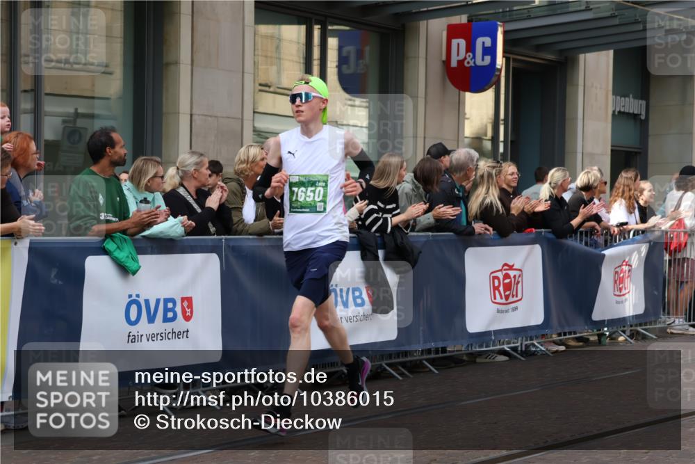 13.09.2026 - 21. swb-Marathon Bremen Strokosch-Dieckow http://msf.ph/oto/10386015 13.09.2026 12:52:58 Ziel 2585, 2670, 3080, 7650, 8081, 417, 553, 2100, 7244, 8077, 8729, 9522 meine-sportfotos.de
