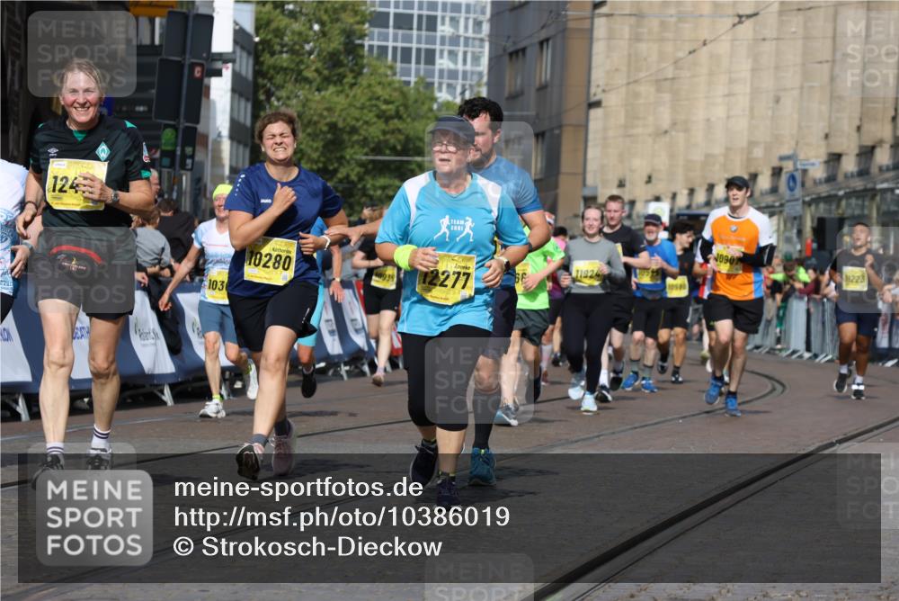 13.09.2026 - 21. swb-Marathon Bremen Strokosch-Dieckow http://msf.ph/oto/10386019 13.09.2026 11:07:39 Ziel 10205, 10488, 10695, 10748, 11100, 11123, 11246, 11393, 11417, 11600, 11696, 11759, 11767, 11822, 11823, 11865, 11917, 12020, 12173, 12210, 12255, 12266, 12536, 10595, 10660, 10661, 10674, 10830, 10871, 10937, 11037, 11515, 12024, 12097, 12194, 12307, 12511, 12512 meine-sportfotos.de