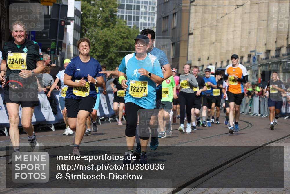 13.09.2026 - 21. swb-Marathon Bremen Strokosch-Dieckow http://msf.ph/oto/10386036 13.09.2026 11:07:40 Ziel 10205, 10488, 10695, 10748, 11123, 11246, 11393, 11417, 11600, 11696, 11759, 11767, 11822, 11823, 11865, 11917, 12020, 12173, 12210, 12255, 12266, 12536, 10595, 10660, 10661, 10674, 10830, 10871, 10937, 11037, 11515, 12024, 12097, 12307, 12511, 12512 meine-sportfotos.de