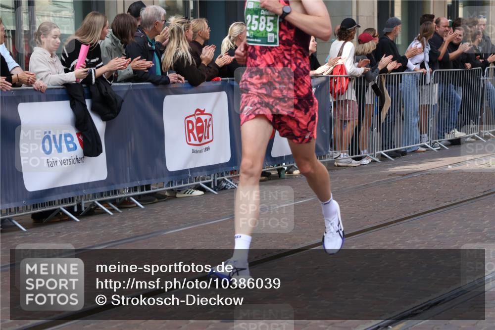 13.09.2026 - 21. swb-Marathon Bremen Strokosch-Dieckow http://msf.ph/oto/10386039 13.09.2026 12:52:59 Ziel 2585, 2670, 3080, 7650, 8081, 417, 553, 2100, 7244, 8077, 8729, 9522 meine-sportfotos.de