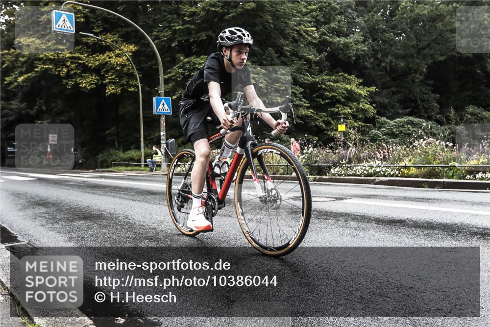 13.09.2026 - Stadtparktriathlon H.Heesch http://msf.ph/oto/10386044 13.09.2026 13:24:06 Radfahren 1351, 1426, 1446, 1485, 1508 meine-sportfotos.de