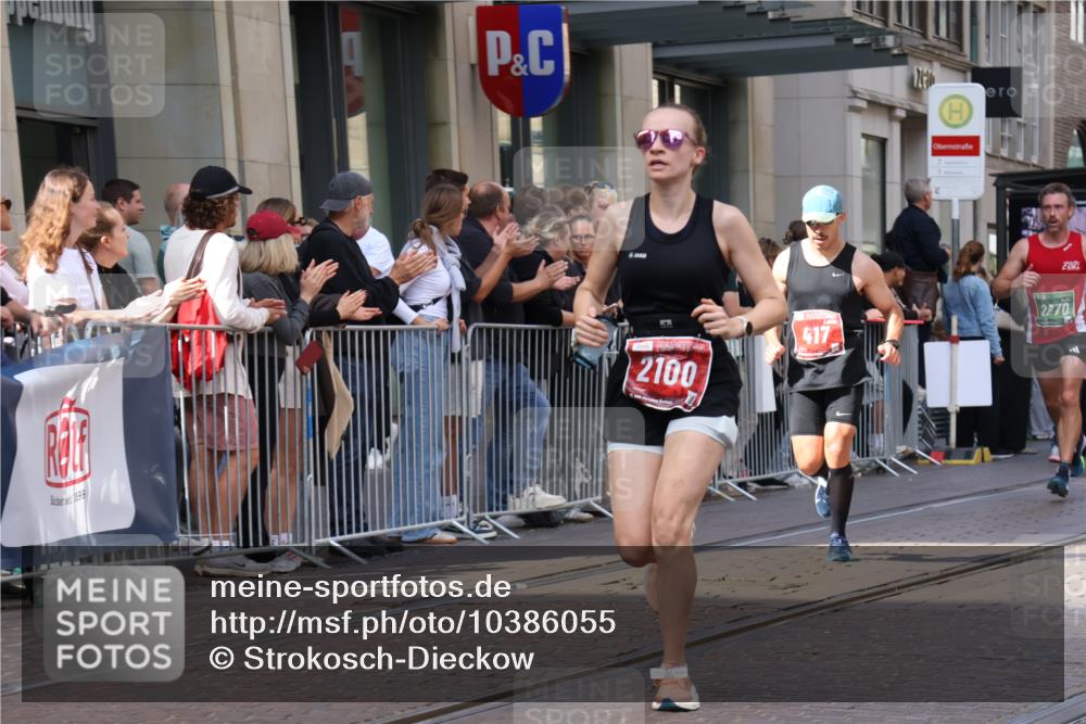 13.09.2026 - 21. swb-Marathon Bremen Strokosch-Dieckow http://msf.ph/oto/10386055 13.09.2026 12:53:01 Ziel 2352, 2585, 2670, 3080, 7650, 8081, 417, 553, 2100, 7244, 8077, 8729, 9522 meine-sportfotos.de