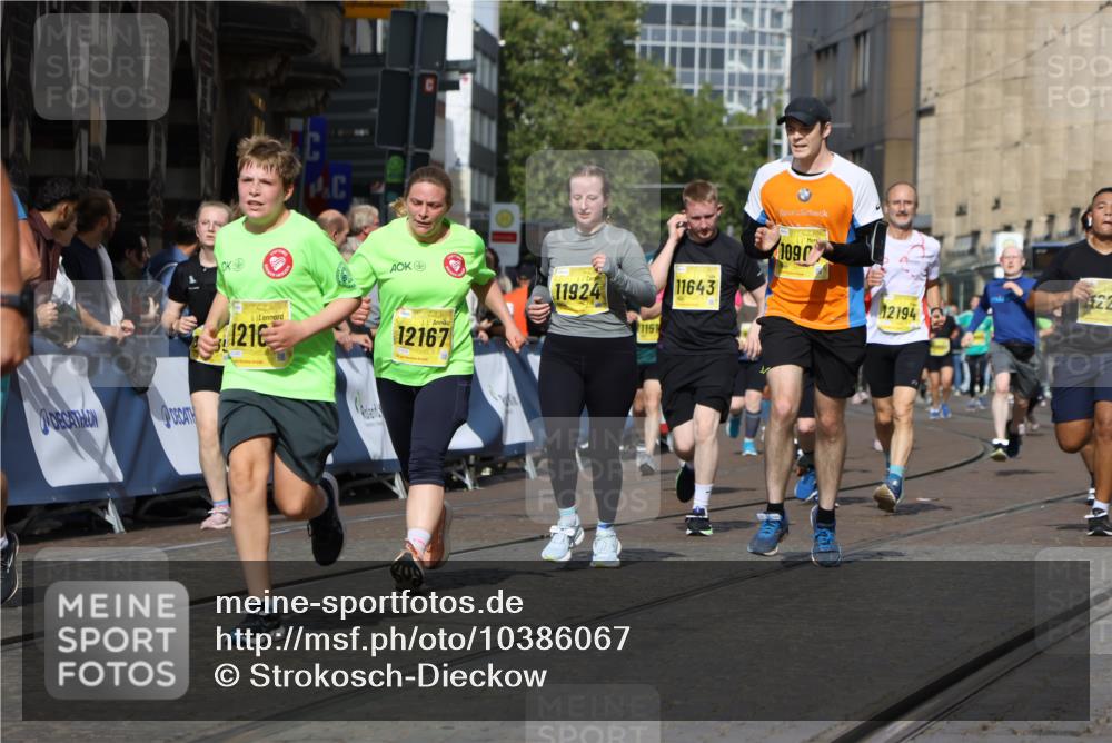 13.09.2026 - 21. swb-Marathon Bremen Strokosch-Dieckow http://msf.ph/oto/10386067 13.09.2026 11:07:44 Ziel 10138, 10205, 10279, 10280, 10488, 10501, 10505, 10695, 10748, 11123, 11246, 11417, 11600, 11759, 11767, 11865, 11899, 11917, 12020, 12173, 12210, 12266, 12277, 12419, 12536, 10139, 10660, 10661, 10674, 10830, 10871, 10937, 11515, 12024, 12031, 12066, 12097, 12511, 12512 meine-sportfotos.de