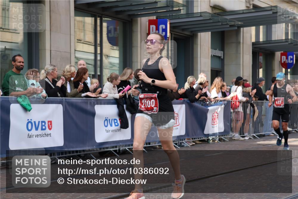 13.09.2026 - 21. swb-Marathon Bremen Strokosch-Dieckow http://msf.ph/oto/10386092 13.09.2026 12:53:02 Ziel 2352, 2585, 2670, 3080, 7650, 8081, 417, 553, 2100, 7244, 8077, 8729, 9522 meine-sportfotos.de