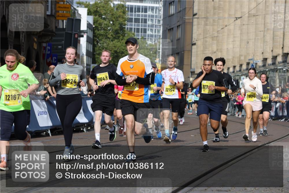 13.09.2026 - 21. swb-Marathon Bremen Strokosch-Dieckow http://msf.ph/oto/10386112 13.09.2026 11:07:45 Ziel 10138, 10205, 10279, 10280, 10488, 10501, 10505, 10695, 10748, 11123, 11246, 11417, 11759, 11767, 11865, 11899, 11917, 12020, 12173, 12210, 12266, 12277, 12419, 12536, 10139, 10660, 10661, 10674, 10871, 10937, 11044, 11378, 11515, 12024, 12031, 12066, 12511, 12512 meine-sportfotos.de