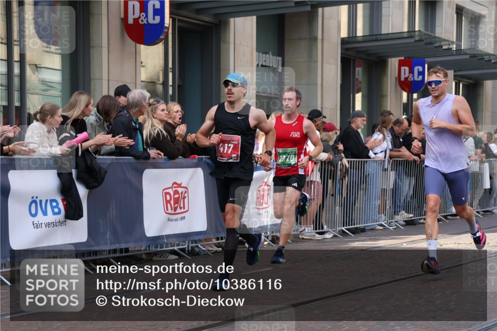 13.09.2026 - 21. swb-Marathon Bremen Strokosch-Dieckow http://msf.ph/oto/10386116 13.09.2026 12:53:04 Ziel 2352, 2585, 2670, 3080, 3606, 7650, 8081, 417, 553, 2100, 7244, 8077, 8729, 9522 meine-sportfotos.de