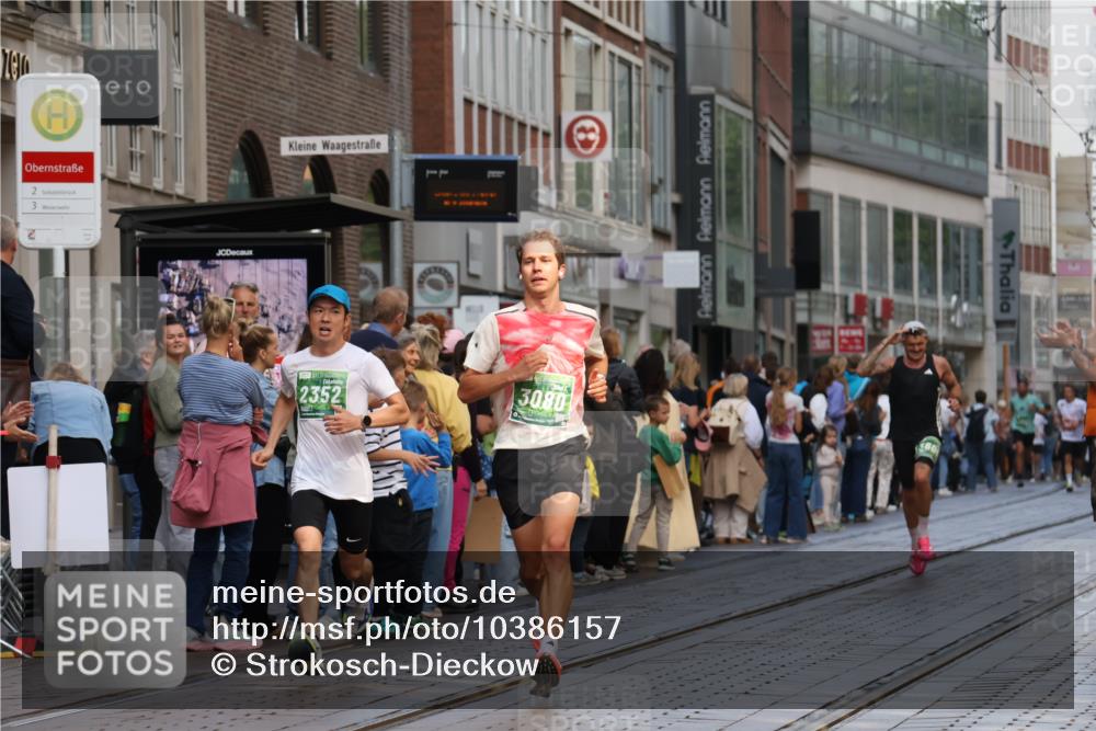 13.09.2026 - 21. swb-Marathon Bremen Strokosch-Dieckow http://msf.ph/oto/10386157 13.09.2026 12:53:15 Ziel 1089, 1168, 1606, 2352, 3080, 3606, 417, 2585, 2670, 7650, 8077, 8081, 9522 meine-sportfotos.de