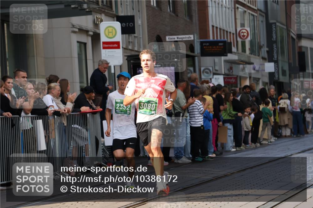 13.09.2026 - 21. swb-Marathon Bremen Strokosch-Dieckow http://msf.ph/oto/10386172 13.09.2026 12:53:16 Ziel 272, 1089, 1168, 1606, 2352, 3080, 3606, 2585, 2670, 7650, 8077, 8081, 9522 meine-sportfotos.de