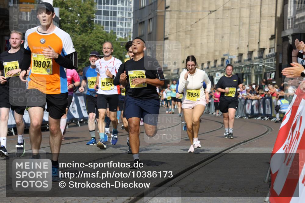 13.09.2026 - 21. swb-Marathon Bremen Strokosch-Dieckow http://msf.ph/oto/10386173 13.09.2026 11:07:46 Ziel 10138, 10205, 10279, 10280, 10488, 10501, 10505, 10695, 10748, 11123, 11246, 11417, 11759, 11767, 11865, 11899, 11917, 12020, 12173, 12210, 12266, 12277, 12419, 12536, 10139, 10660, 10661, 10674, 10937, 11044, 11378, 11833, 12024, 12031, 12066, 12511, 12512 meine-sportfotos.de
