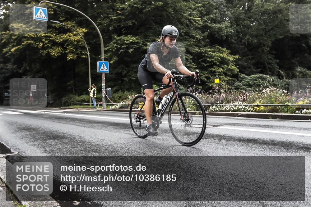 13.09.2026 - Stadtparktriathlon H.Heesch http://msf.ph/oto/10386185 13.09.2026 13:25:34 Radfahren 1358, 1370 meine-sportfotos.de