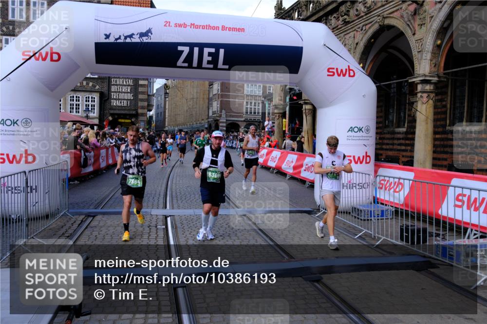 13.09.2026 - 21. swb-Marathon Bremen Tim E. http://msf.ph/oto/10386193 13.09.2026 13:25:16 Ziel 972, 1080, 1166, 1264, 2322, 2761, 3015, 3105, 4091, 4113, 4262, 4507, 4918, 4973, 6079, 6360, 6544, 6807, 6943, 7409, 7854, 8245, 8853, 9073, 9152, 9360, 10103 meine-sportfotos.de