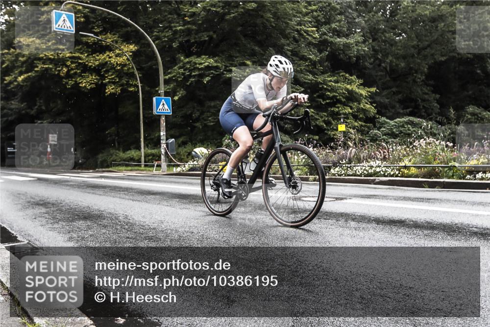 13.09.2026 - Stadtparktriathlon H.Heesch http://msf.ph/oto/10386195 13.09.2026 13:25:46 Radfahren 1395, 1396 meine-sportfotos.de