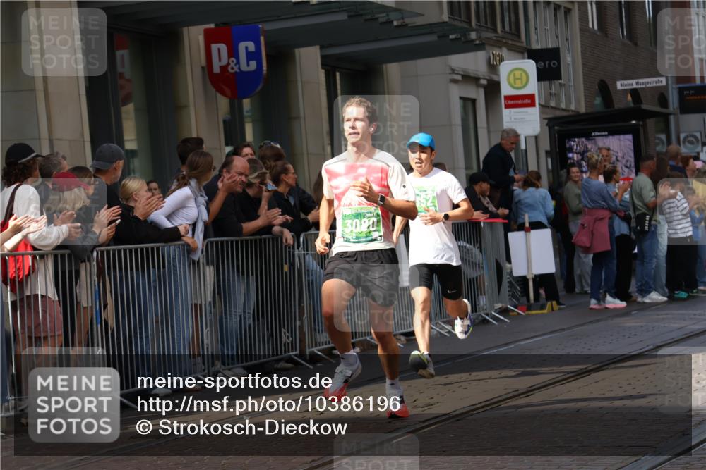 13.09.2026 - 21. swb-Marathon Bremen Strokosch-Dieckow http://msf.ph/oto/10386196 13.09.2026 12:53:17 Ziel 272, 1089, 1168, 1606, 2352, 3080, 3606, 2585, 2670, 7650, 8077, 8081, 9522 meine-sportfotos.de