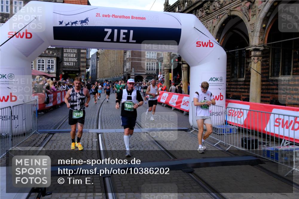 13.09.2026 - 21. swb-Marathon Bremen Tim E. http://msf.ph/oto/10386202 13.09.2026 13:25:16 Ziel 972, 1080, 1166, 1264, 2322, 2761, 3015, 3105, 4091, 4113, 4262, 4507, 4918, 4973, 6079, 6360, 6544, 6807, 6943, 7409, 7854, 8245, 8853, 9073, 9152, 9360, 10103 meine-sportfotos.de