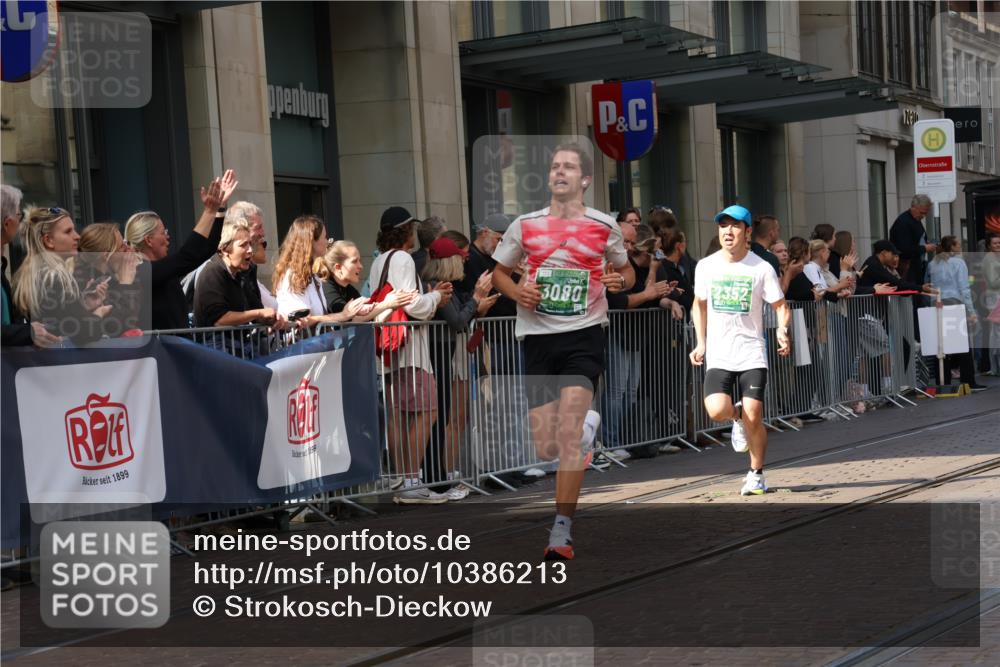 13.09.2026 - 21. swb-Marathon Bremen Strokosch-Dieckow http://msf.ph/oto/10386213 13.09.2026 12:53:17 Ziel 272, 1089, 1168, 1606, 2352, 3080, 3606, 2585, 2670, 7650, 8077, 8081, 9522 meine-sportfotos.de