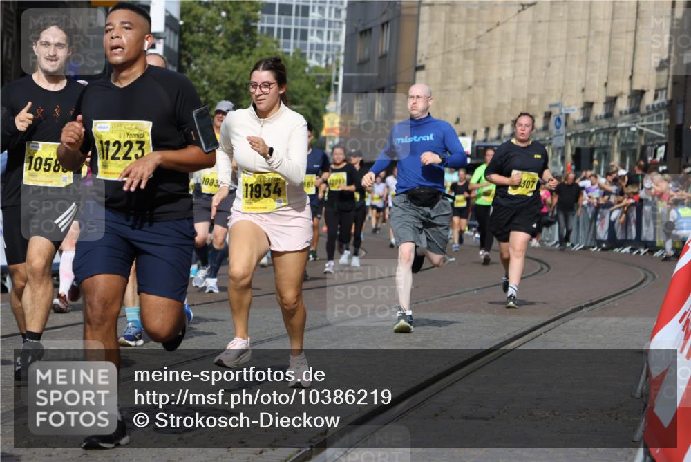 13.09.2026 - 21. swb-Marathon Bremen Strokosch-Dieckow http://msf.ph/oto/10386219 13.09.2026 11:07:48 Ziel 10138, 10205, 10279, 10280, 10363, 10364, 10488, 10501, 10505, 10580, 10695, 10748, 10907, 11123, 11223, 11417, 11767, 11865, 11899, 11917, 11924, 11934, 12020, 12167, 12168, 12173, 12210, 12266, 12277, 12419, 12536, 10139, 10660, 10674, 11044, 11378, 11404, 11833, 11958, 12024, 12031, 12066, 12511, 12512 meine-sportfotos.de