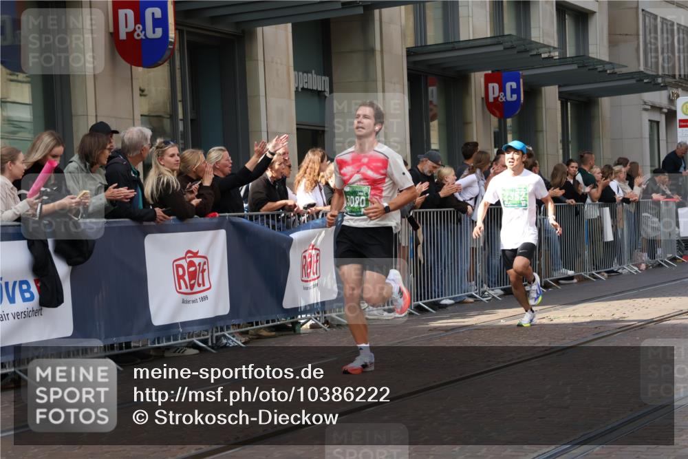 13.09.2026 - 21. swb-Marathon Bremen Strokosch-Dieckow http://msf.ph/oto/10386222 13.09.2026 12:53:17 Ziel 272, 1089, 1168, 1606, 2352, 3080, 3606, 2585, 2670, 7650, 8077, 8081, 9522 meine-sportfotos.de