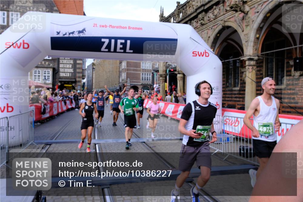 13.09.2026 - 21. swb-Marathon Bremen Tim E. http://msf.ph/oto/10386227 13.09.2026 13:25:20 Ziel 972, 1080, 1166, 1264, 1436, 1448, 2322, 2761, 3105, 4091, 4113, 4507, 4918, 4973, 6079, 6360, 6544, 6943, 7409, 7854, 8245, 8853, 9073, 9152, 9360, 9493, 13088 meine-sportfotos.de