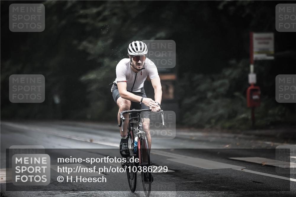 13.09.2026 - Stadtparktriathlon H.Heesch http://msf.ph/oto/10386229 13.09.2026 12:40:34 Radfahren 1070, 1200 meine-sportfotos.de