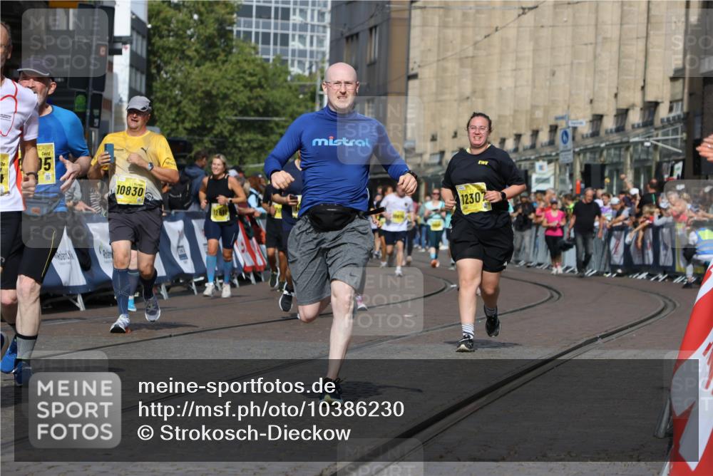 13.09.2026 - 21. swb-Marathon Bremen Strokosch-Dieckow http://msf.ph/oto/10386230 13.09.2026 11:07:49 Ziel 10138, 10205, 10279, 10280, 10363, 10364, 10488, 10501, 10505, 10580, 10695, 10748, 10907, 10935, 11123, 11223, 11417, 11767, 11865, 11899, 11917, 11924, 11934, 12020, 12167, 12168, 12173, 12210, 12266, 12277, 12419, 12536, 10139, 10660, 10674, 11044, 11378, 11404, 11831, 11833, 11958, 12024, 12031, 12066, 12248 meine-sportfotos.de